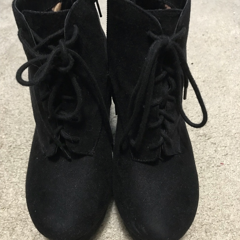Black Wedges
